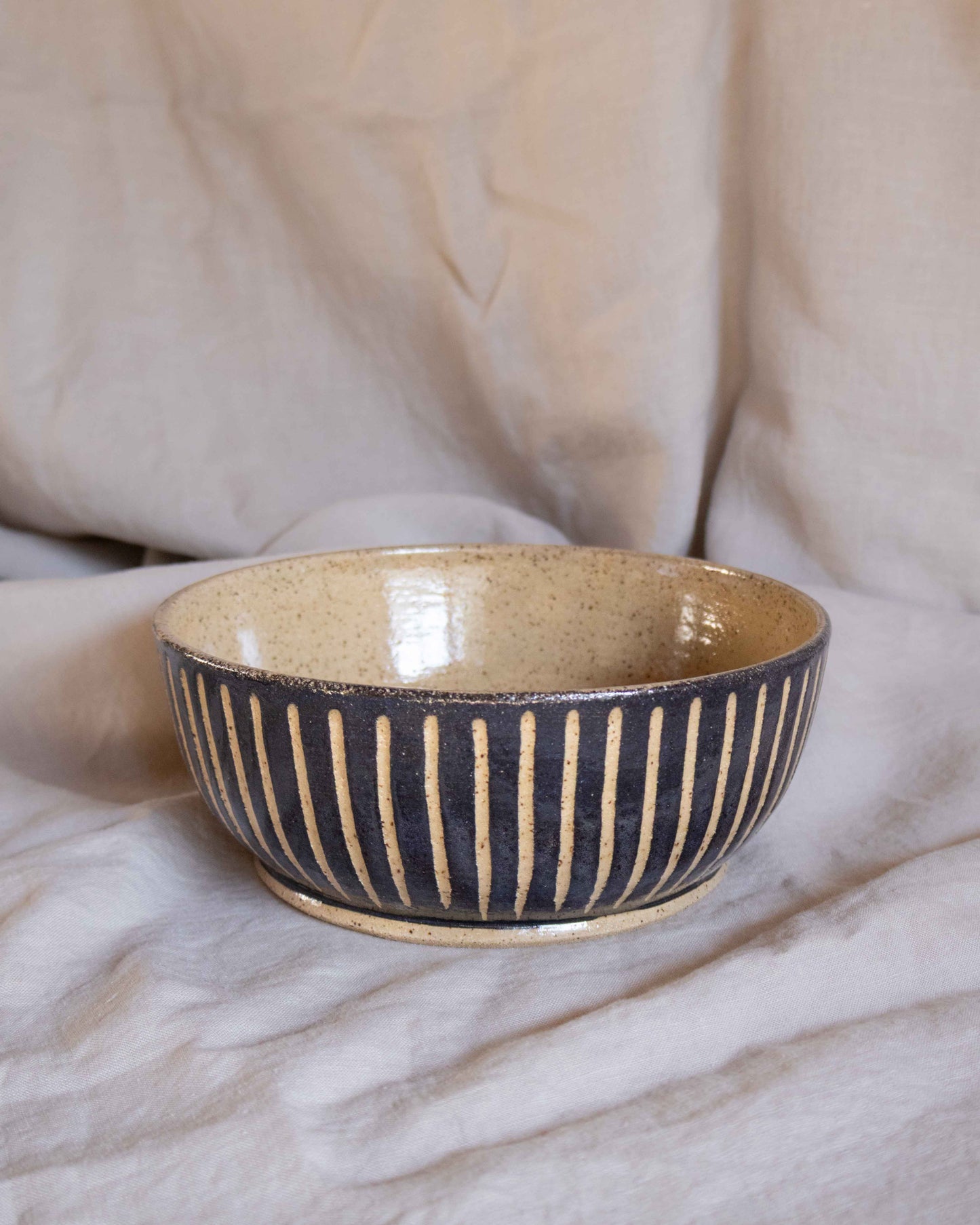 BLACK AND TAN BOWL - LARGE